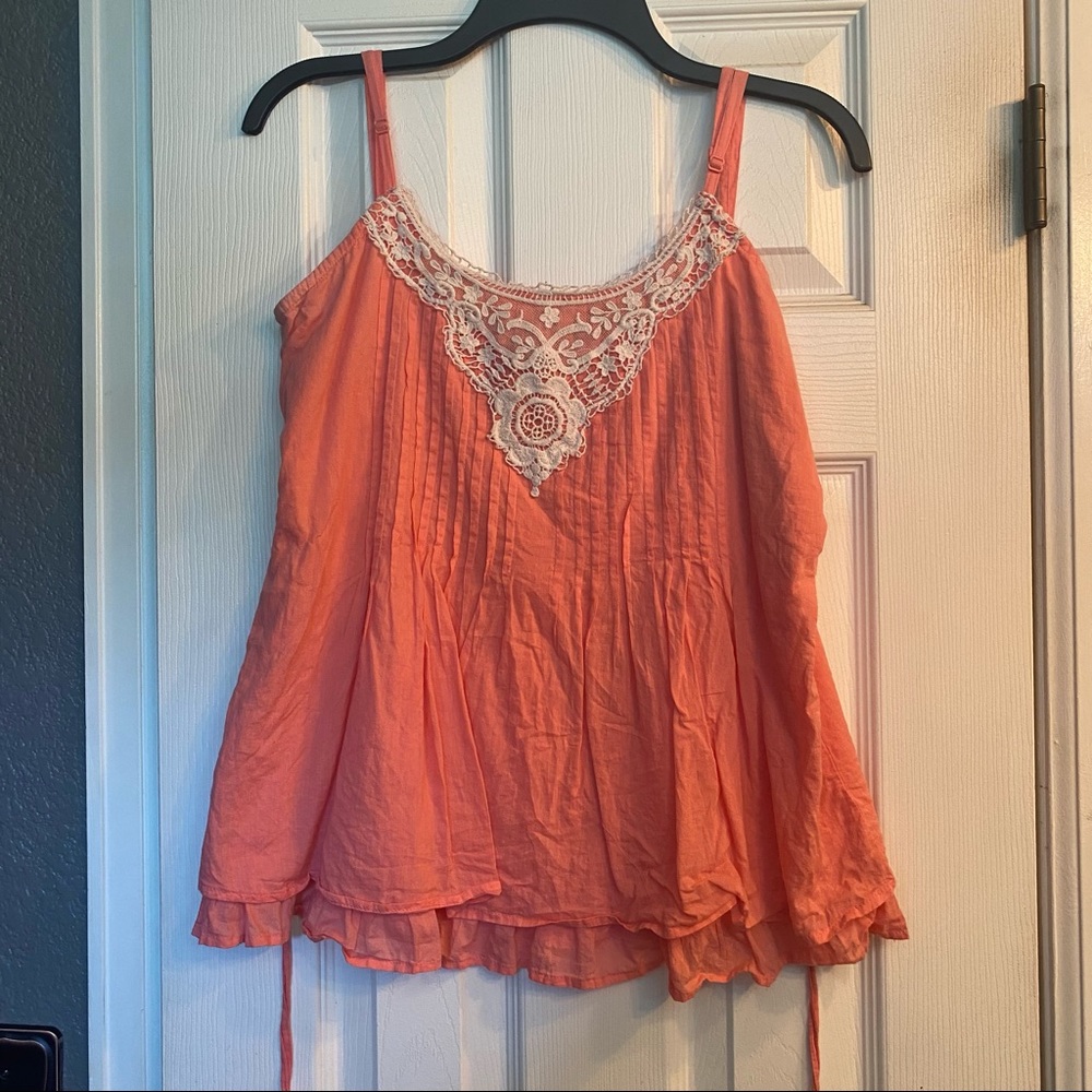 Beautiful ruffled M pink tank top